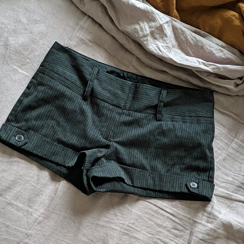 Last Call✨G by Guess / pinstripe short